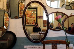 mirror cafewm Reflection of life