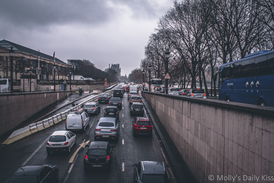 traffic queing in paris